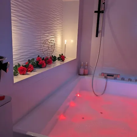 Love Room Perpignan Jacuzzi & Ambiance Romantique Villeneuve-de-la-Raho Exterior photo